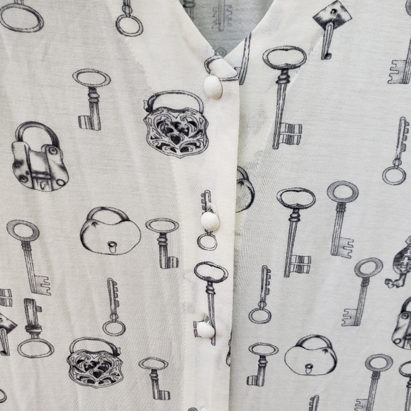 Cabi Keys Please Cream Print Bow Sleeveless Blouse - Picture 6 of 10